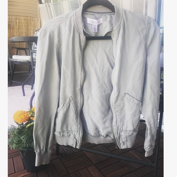 Kenneth Cole Reaction Tops - Women’s xs zip up. Kenneth Cole Reaction